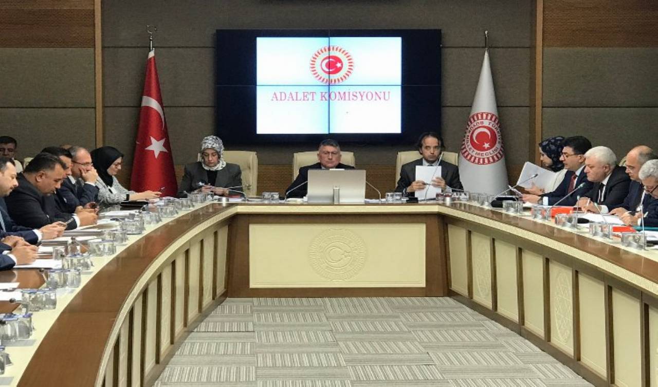 İnternet yasası komisyondan geçti