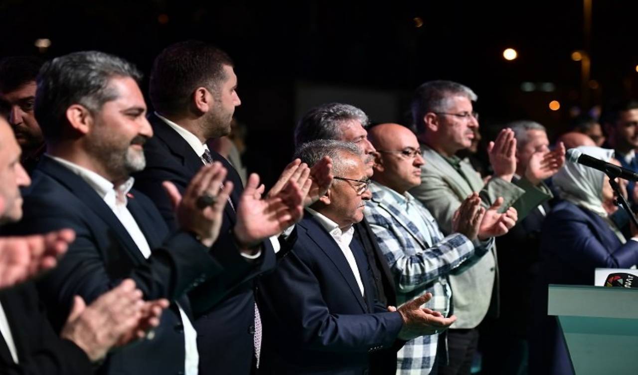 AK Parti Kayseri zaferi coşkuyla kutladı