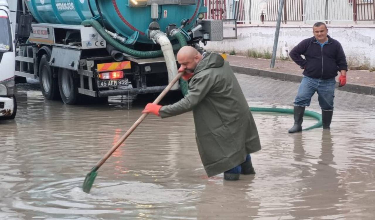 Manisa Turgutlu'da 'sağanak' seferberliği